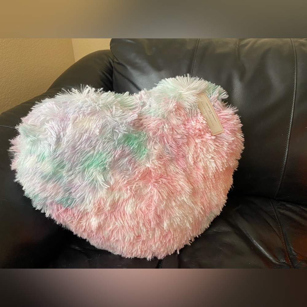 Cupcakes and Cashmere❤️ 18” Heart Faux Fur Decorative Pillow pastel colors NWT